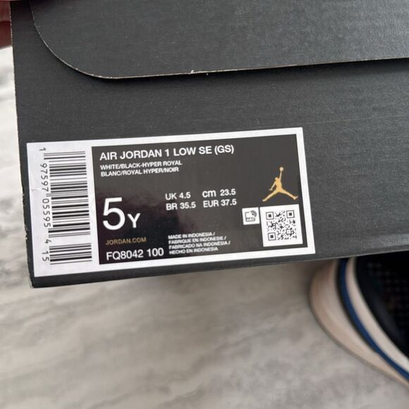 NIKE AIR JORDAN 1 Low SE White Hyper Royal Boys Sneakers - Picture 15 of 15